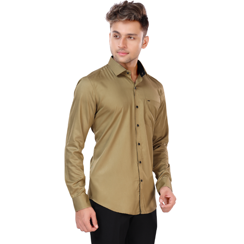 Model Satin