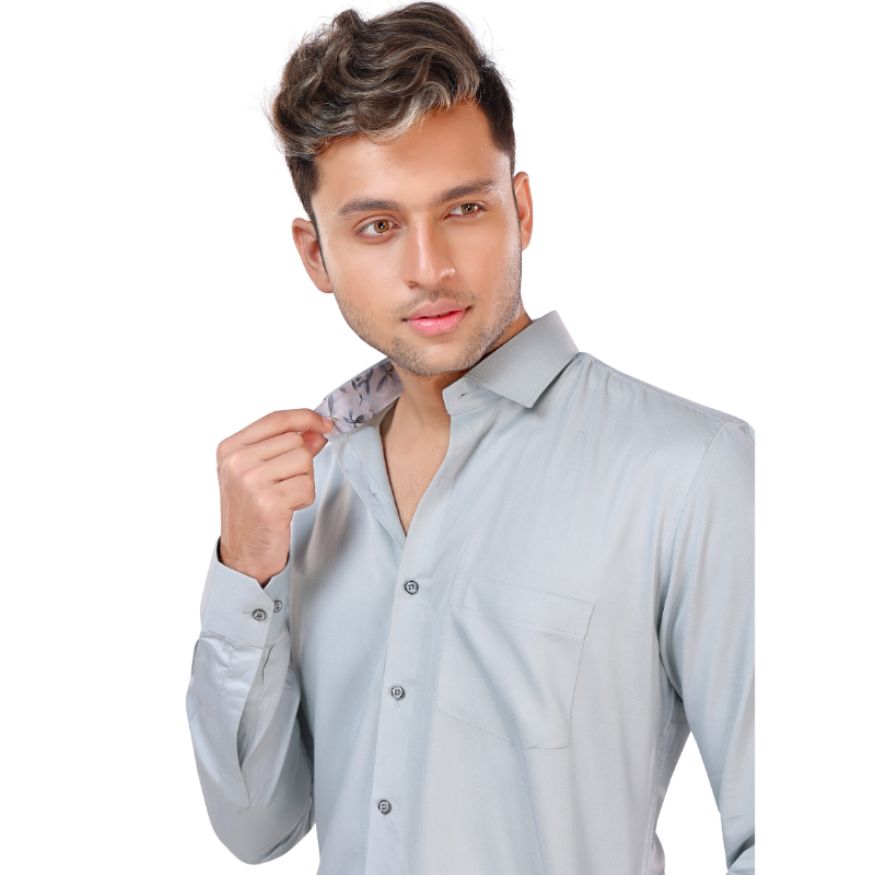 Model Satin